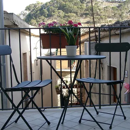 Chicchi Di Melograno Couette-café Modica