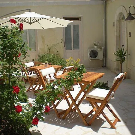 Chicchi Di Melograno 3* Modica